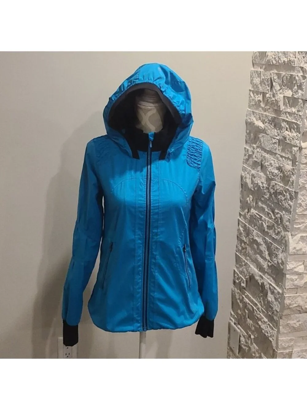 Rare LULULEMON Vintage Wind Rain Hoodie Shirred Shoulder Pleated Back